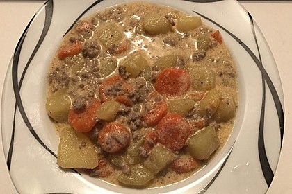 Kartoffel-Hackfleisch-Topf mit Schmand und Möhren 14