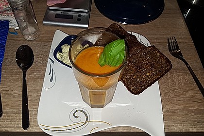 Low carb Tomaten-Basilikum-Suppe 10