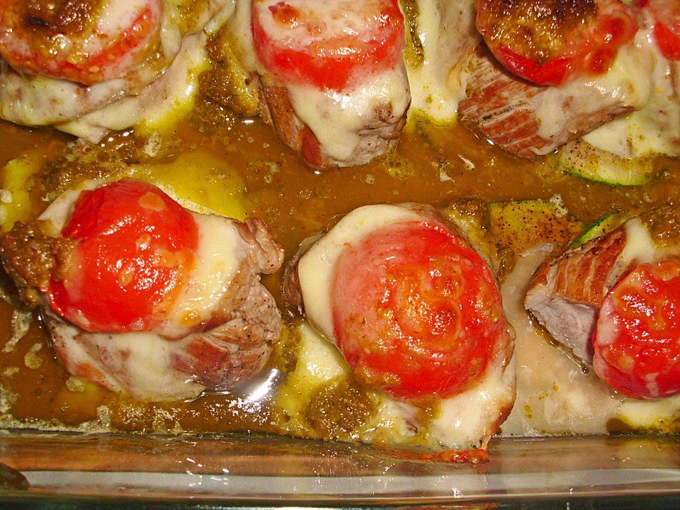 Schweinefilet mit Tomaten und Mozzarella überbacken (Rezept mit Bild ...