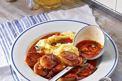 Bratwurstgulasch mit Bier