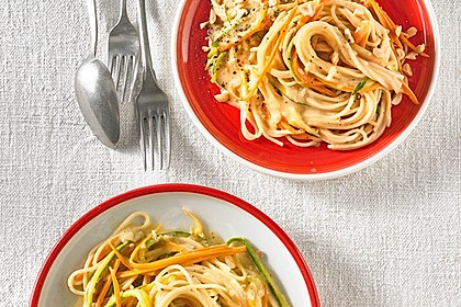 Pasta mit Gemüsejulienne und Erdnusssoße 8