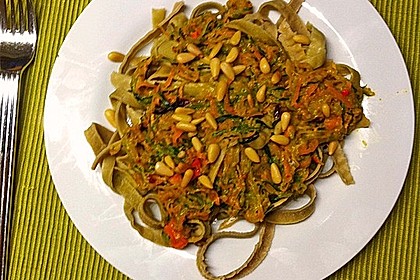 Pasta mit Gemüsejulienne und Erdnusssoße 10