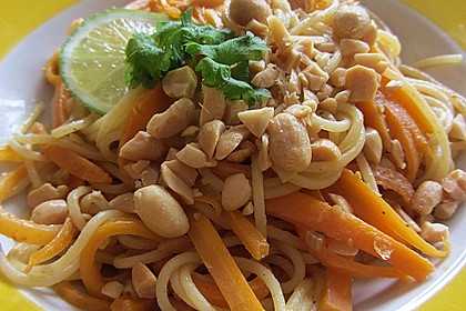 Pasta mit Gemüsejulienne und Erdnusssoße 4