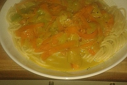 Pasta mit Gemüsejulienne und Erdnusssoße 8