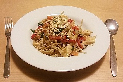 Pasta mit Gemüsejulienne und Erdnusssoße 3