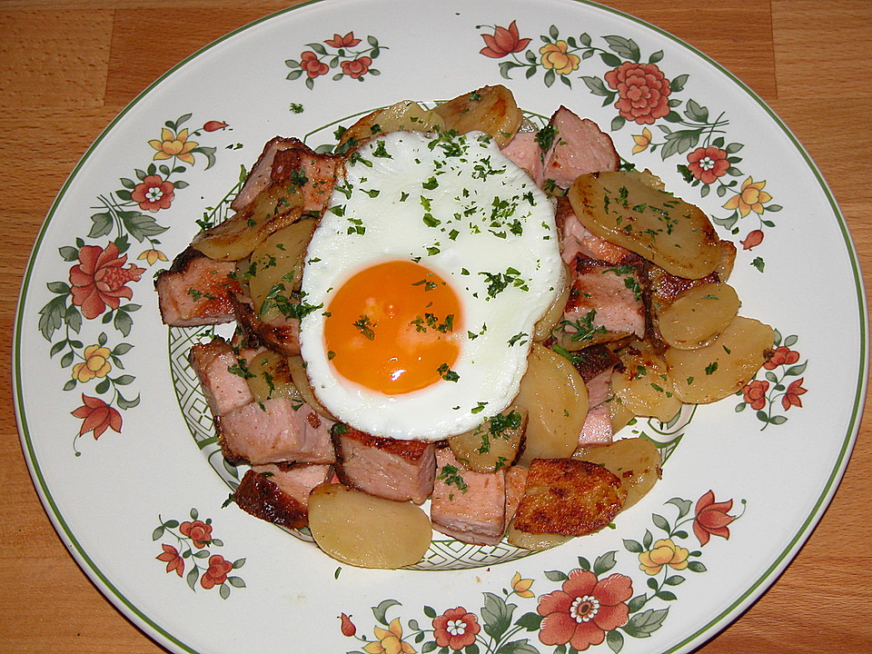 Kartoffel-Leberkäsepfanne mit Spiegelei (Rezept mit Bild) | Chefkoch.de