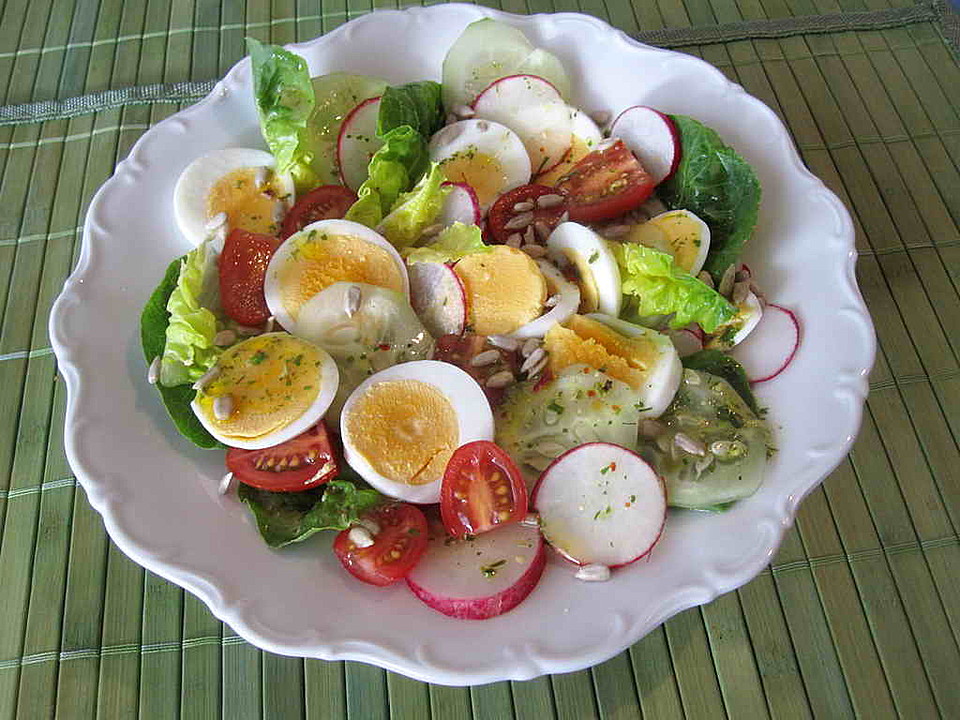 Einfacher, gemischter Salat mit Ei (Rezept mit Bild) | Chefkoch.de