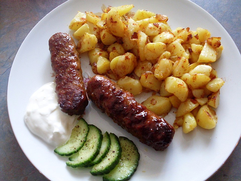 Bratkartoffeln aus Pellkartoffeln mit Zwiebeln und Kräutersalz (Rezept ...