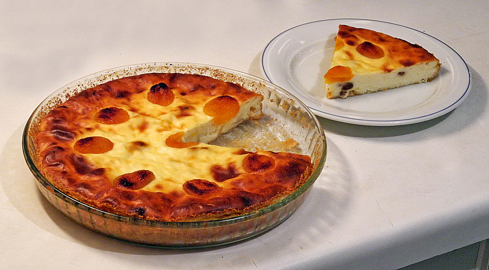 Käsekuchen mit Rosinen und getrockneten Aprikosen (Rezept mit Bild ...