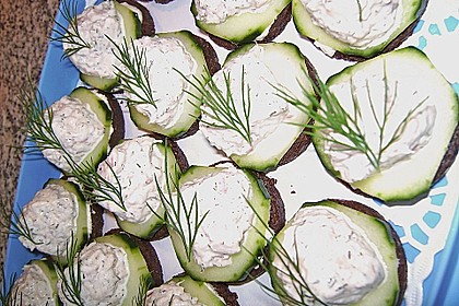 Cracker mit Räucherforellen - Mousse 21