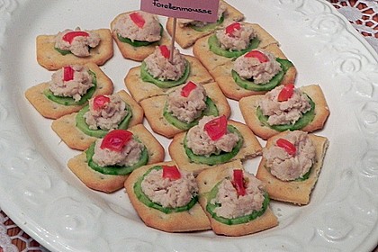 Cracker mit Räucherforellen - Mousse 20