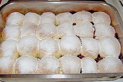 Kärnter Buchteln mit Pflaumenmus 43
