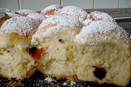 Kärnter Buchteln mit Pflaumenmus 37
