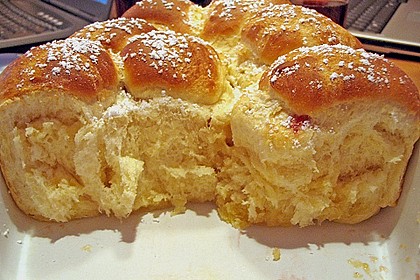 Kärnter Buchteln mit Pflaumenmus 15