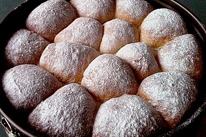 Kärnter Buchteln mit Pflaumenmus 11
