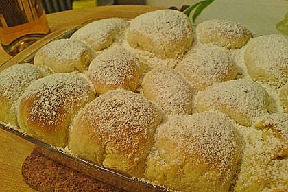 Kärnter Buchteln mit Pflaumenmus 31