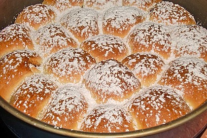 Kärnter Buchteln mit Pflaumenmus 10
