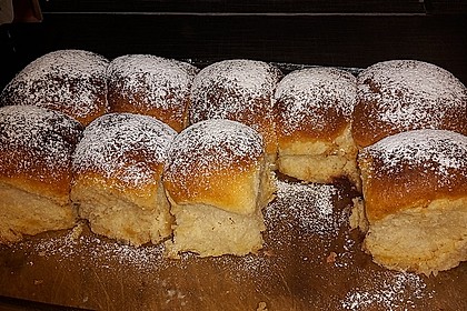 Kärnter Buchteln mit Pflaumenmus 8