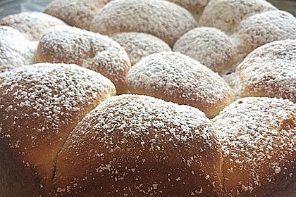 Kärnter Buchteln mit Pflaumenmus 1
