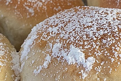 Kärnter Buchteln mit Pflaumenmus 5