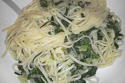 Pasta in w&uuml;rziger Mangoldso&szlig;e 7