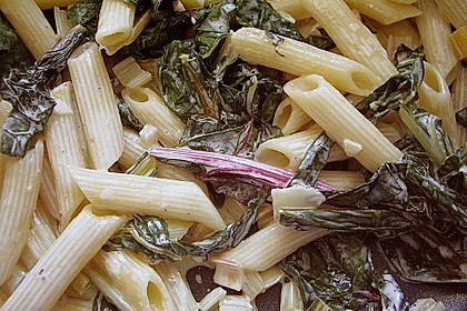 Pasta in w&uuml;rziger Mangoldso&szlig;e 5