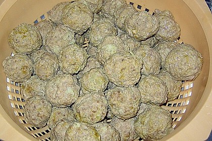 Hackkl&ouml;&szlig;e in Curryso&szlig;e