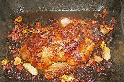 Ente mit Äpfeln, Backpflaumen und Speck 12