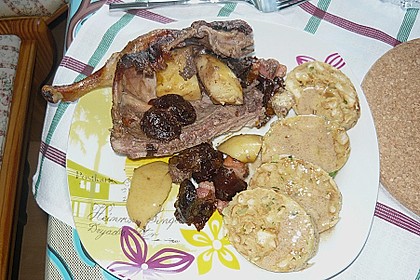Ente mit Äpfeln, Backpflaumen und Speck 8