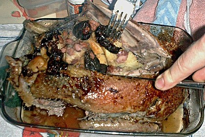 Ente mit Äpfeln, Backpflaumen und Speck 11