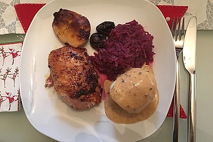 Ente mit Äpfeln, Backpflaumen und Speck