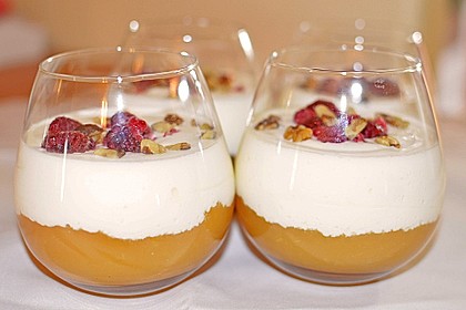 Leichtes Schichtdessert mit Apfelmus und Joghurt 7