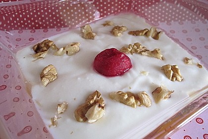 Leichtes Schichtdessert mit Apfelmus und Joghurt 10