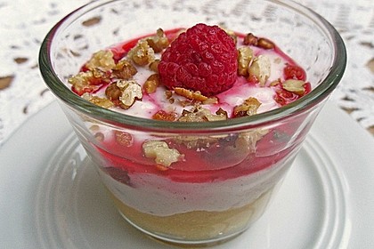 Leichtes Schichtdessert mit Apfelmus und Joghurt 4
