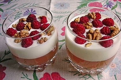 Leichtes Schichtdessert mit Apfelmus und Joghurt 2