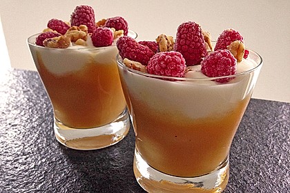 Leichtes Schichtdessert mit Apfelmus und Joghurt 3