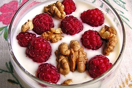 Leichtes Schichtdessert mit Apfelmus und Joghurt 9