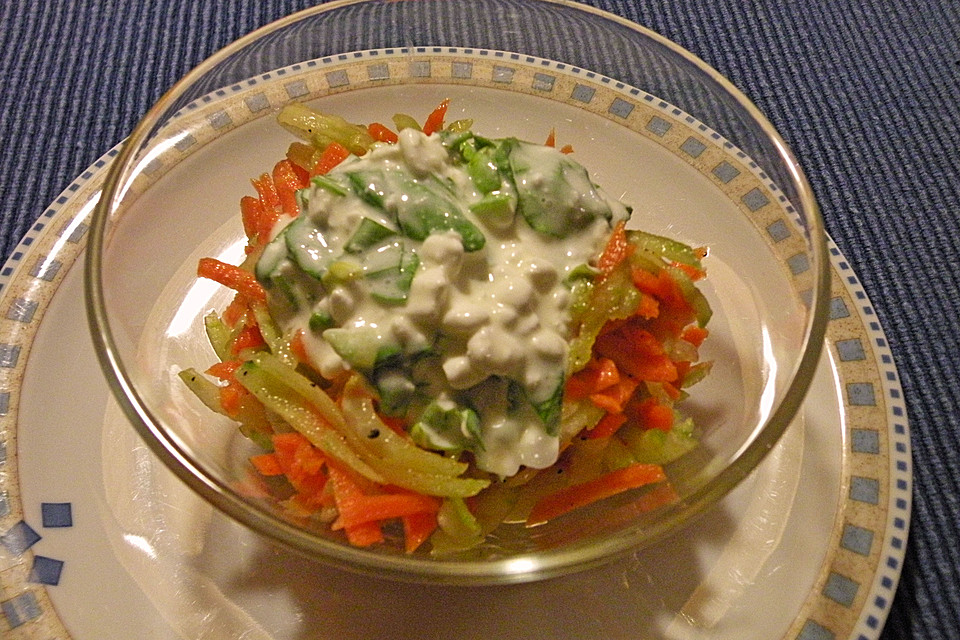 Möhren-Gurken-Salat (Rezept mit Bild) von ases | Chefkoch.de