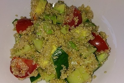 Quinoa Powersalat mit Tomaten und Avocado 22