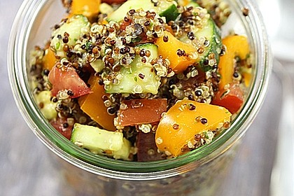 Quinoa Powersalat mit Tomaten und Avocado 3
