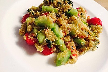 Quinoa Powersalat mit Tomaten und Avocado 12
