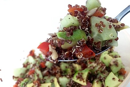 Quinoa Powersalat mit Tomaten und Avocado 7
