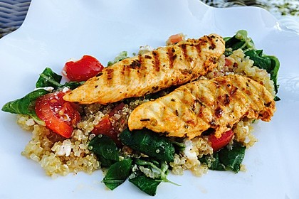 Quinoa Powersalat mit Tomaten und Avocado 1