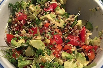 Quinoa Powersalat mit Tomaten und Avocado 5