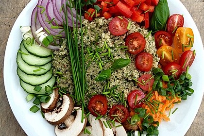 Quinoa Powersalat mit Tomaten und Avocado 4
