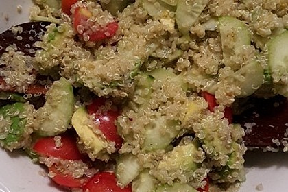 Quinoa Powersalat mit Tomaten und Avocado 41