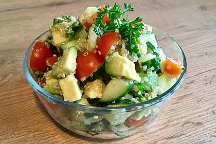 Quinoa Powersalat mit Tomaten und Avocado 9