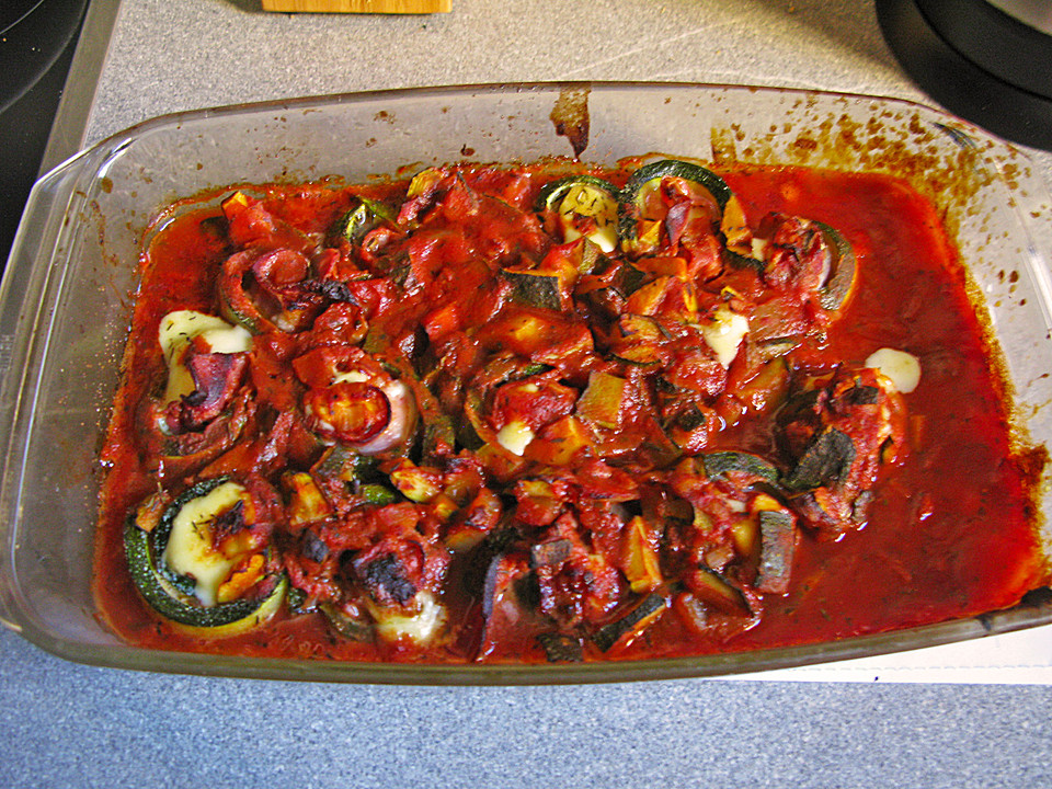 Gefüllte Zucchini mit Tomatensoße (Rezept mit Bild) | Chefkoch.de