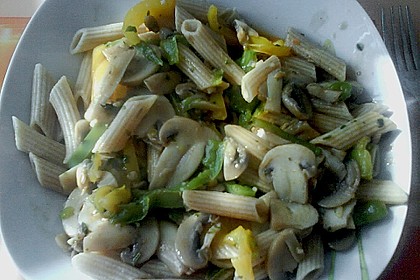 Nudeln mit Paprika - Pilz - Sauce 4