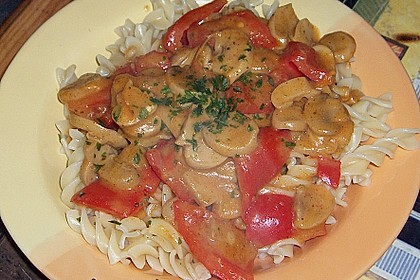 Nudeln mit Paprika - Pilz - Sauce 5